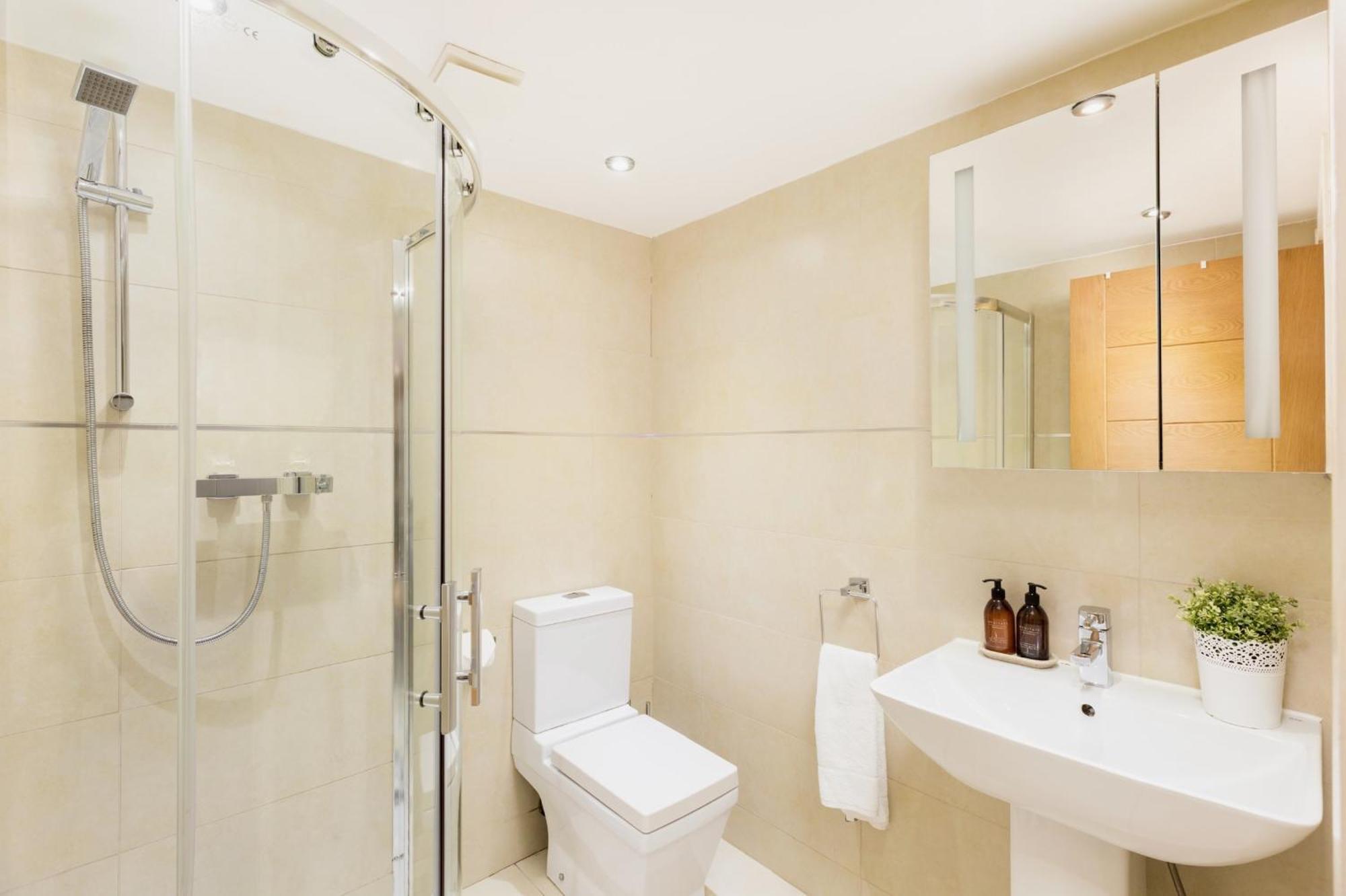 High End Luxury Townhouse In Jq, 4 Bedrooms, Flat Screen Tv In All Rooms, Free Parking, Near Birmingham City Centre Deposit Required Zewnętrze zdjęcie