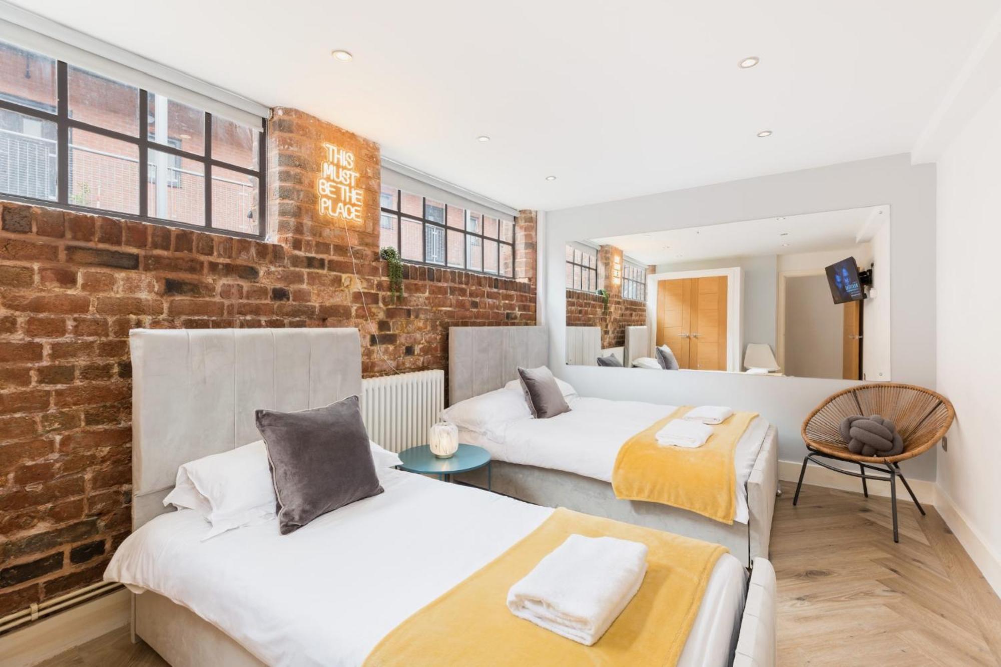 High End Luxury Townhouse In Jq, 4 Bedrooms, Flat Screen Tv In All Rooms, Free Parking, Near Birmingham City Centre Deposit Required Zewnętrze zdjęcie