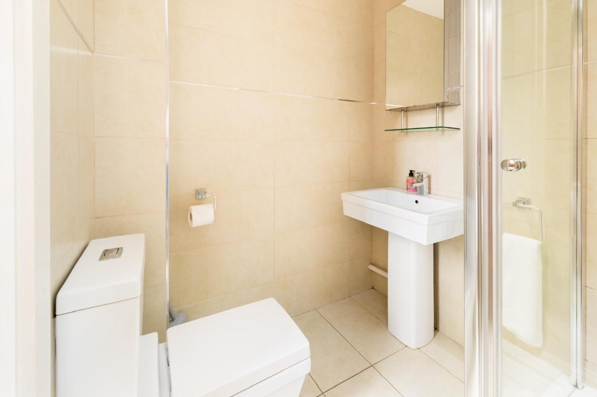 High End Luxury Townhouse In Jq, 4 Bedrooms, Flat Screen Tv In All Rooms, Free Parking, Near Birmingham City Centre Deposit Required Zewnętrze zdjęcie