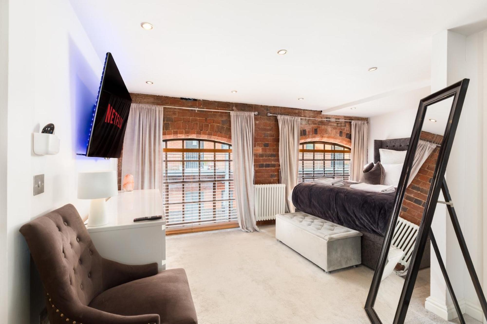 High End Luxury Townhouse In Jq, 4 Bedrooms, Flat Screen Tv In All Rooms, Free Parking, Near Birmingham City Centre Deposit Required Zewnętrze zdjęcie
